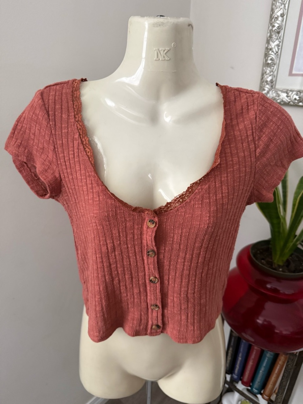 Eclipse Ribbed Button-Front Lace-Trim Crop Top - Rusty Rose - Picture 2 of 6